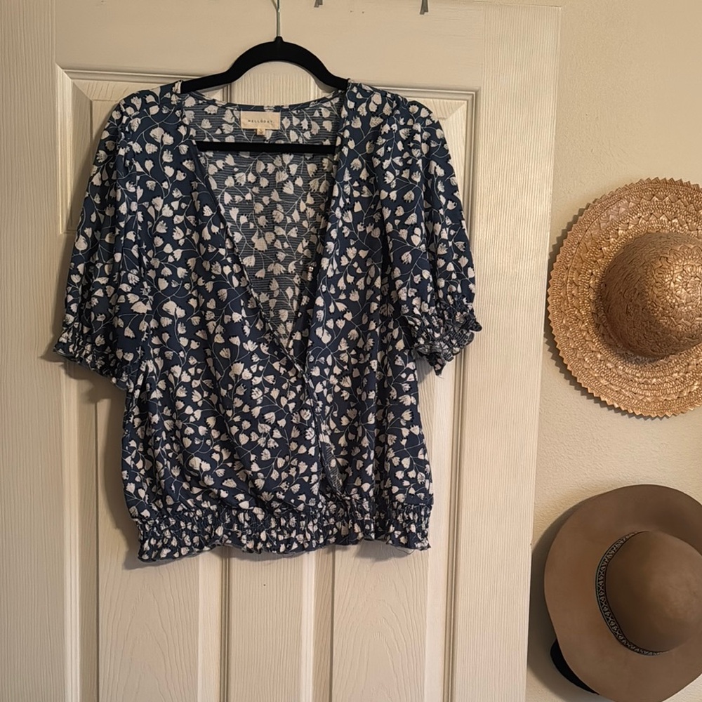 Women's Blue and White Patterned Top